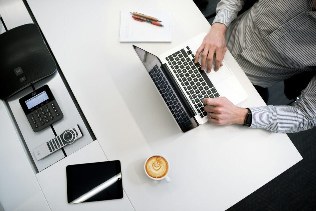 Sales Flywheel: How To Build a Self-sustaining Revenue Engine on a Budget